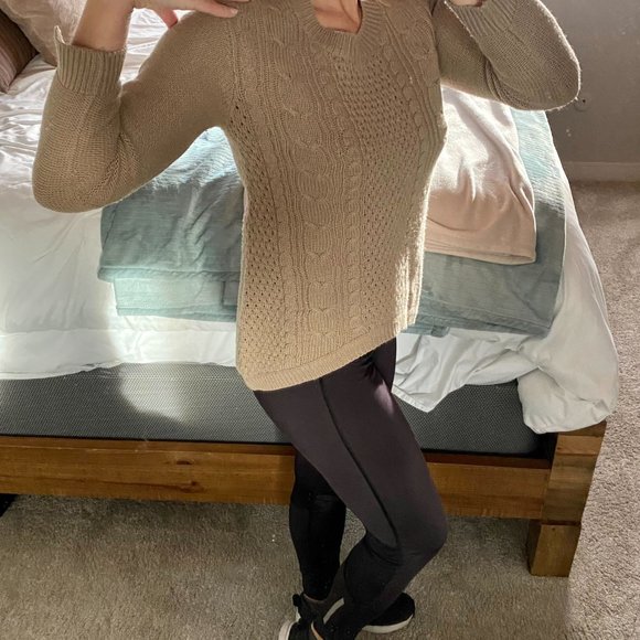 Crew Neck, Woven, High-Low Sweater - Picture 4 of 5